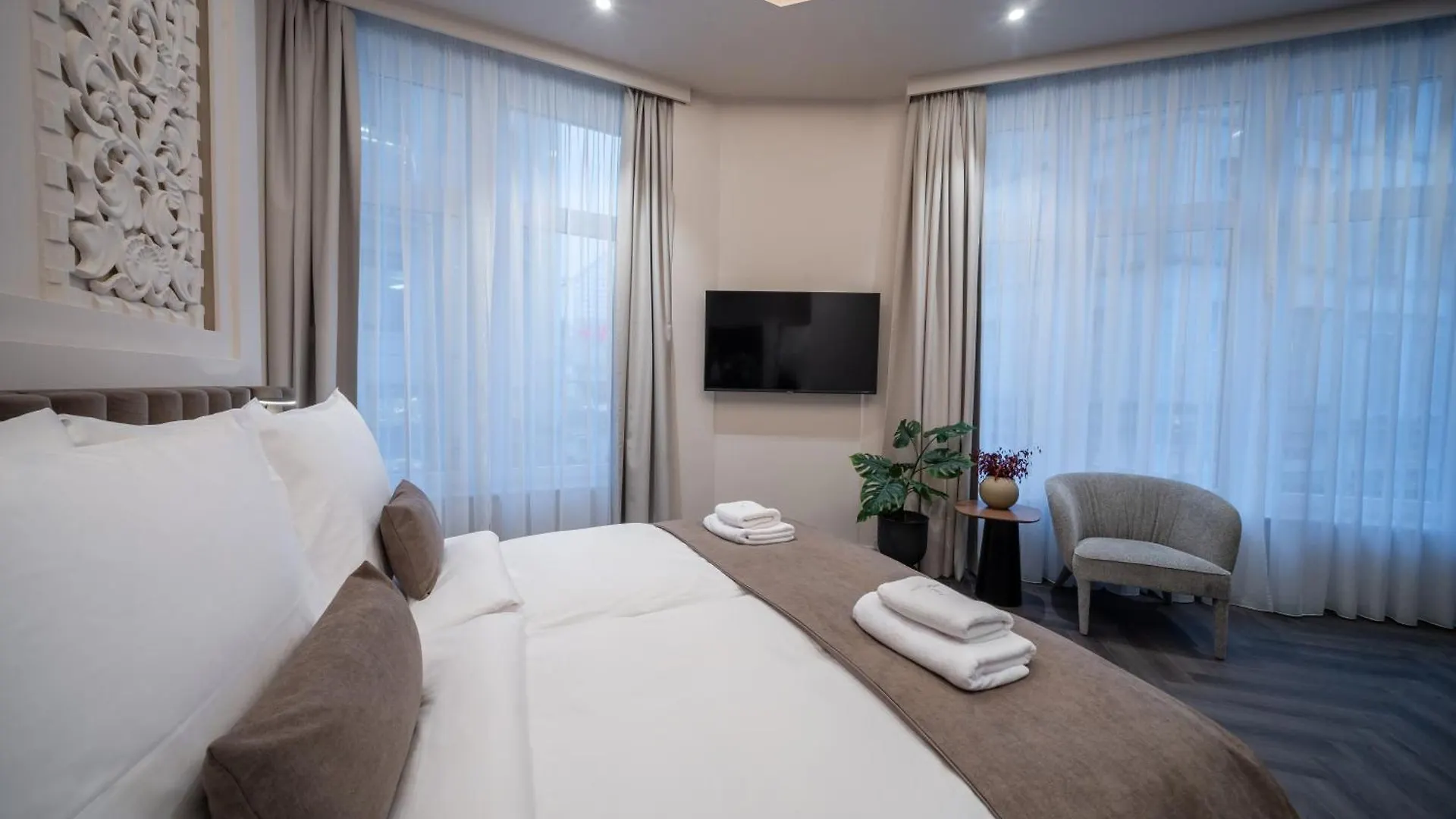 **** Hotel Damas Suites Budapest Ungarn